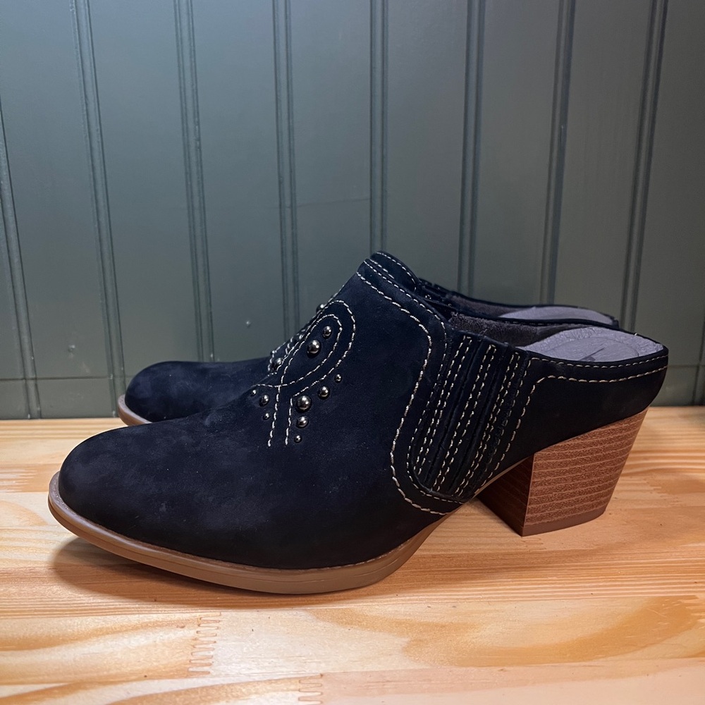 Earth Women’s Black Suede Studded Western Mule Clogs Size 6.5